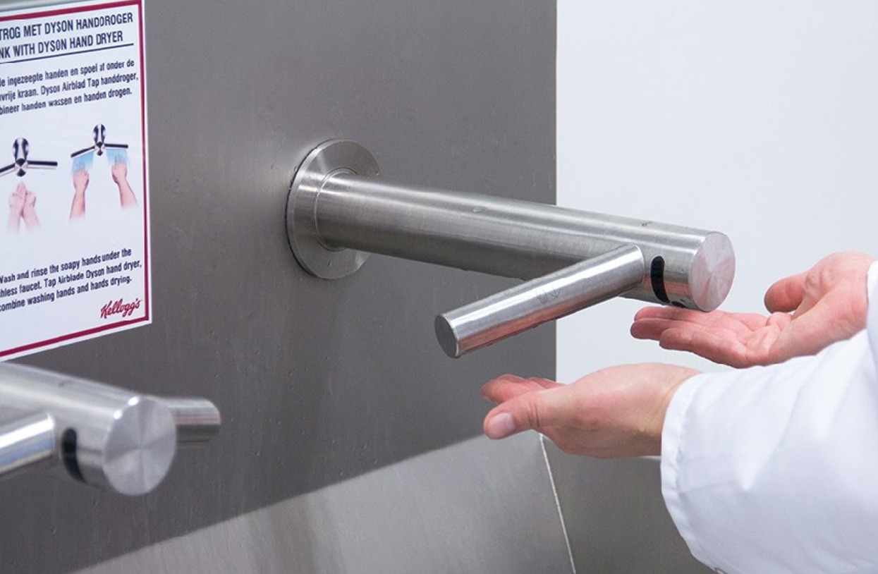 Wash basins with hand dryer - Image 2
